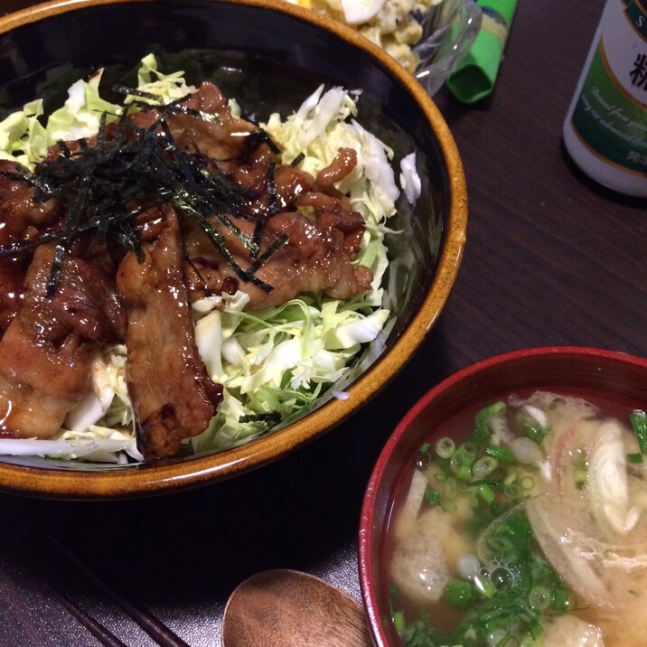 キャベツたっぷり豚バラ丼